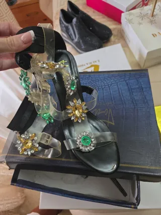 Zapatos de fiesta dorados sin estrenar T.38