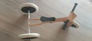 Triciclo de madera Wishbone
