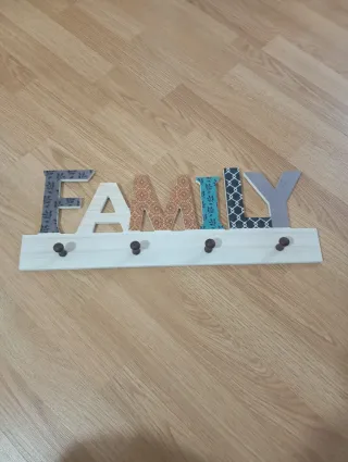 Perchero de madera decorativo FAMILY
