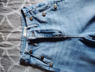 Pantalones vaqueros anchos con botones