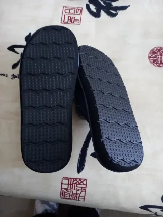 Zapatillas casa hombre talla 41, suela GOMUS.
