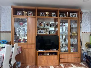 Mueble de salón madera y cristal