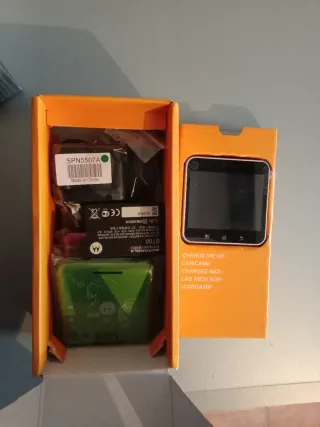 Motorola Flipout con MOTOBLUR Naranja