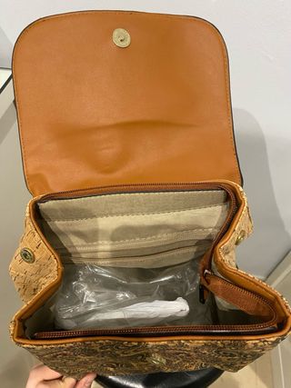 Bolso mochila efecto corcho