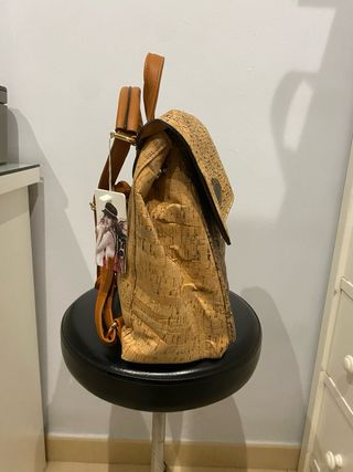 Bolso mochila efecto corcho