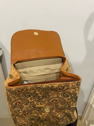 Bolso mochila efecto corcho