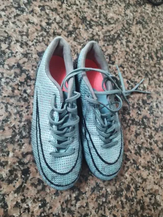 Botas de fútbol Nike Talla 34
