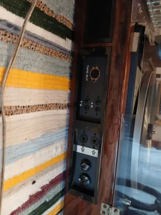 Tocadiscos Bettor con radio