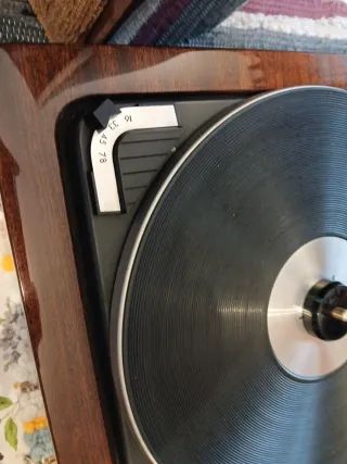 Tocadiscos Bettor con radio