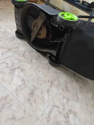 Cortacésped Eléctrico Verde Sin Usar