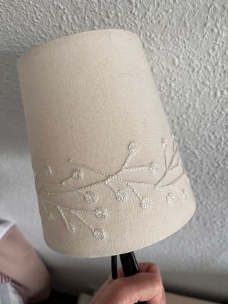 Lámpara de noche beige y negra