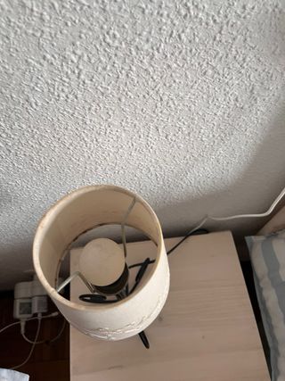 Lámpara de noche beige y negra