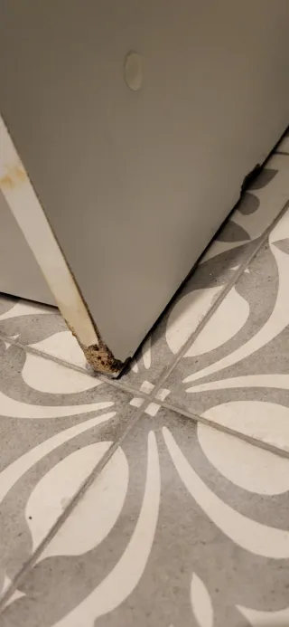 Mueble de baño blanco alto