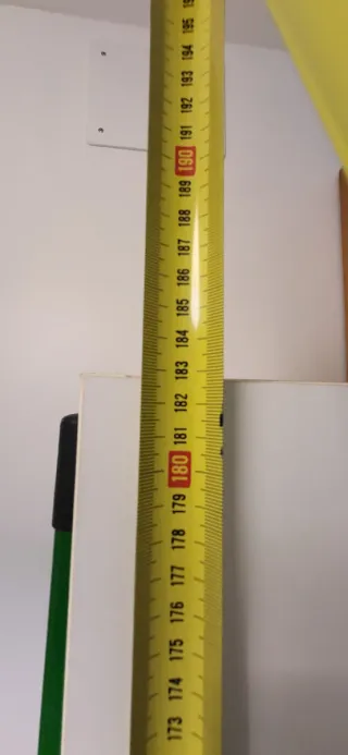 Mueble de baño blanco alto