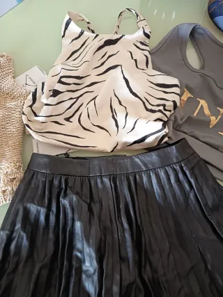 Falda Mango y 3 Tops zara