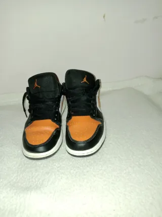 Zapatillas Jordan Hombre Negras y Naranjas