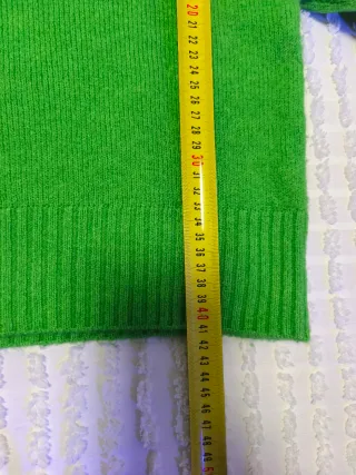 Jersey Bershka verde talla XS