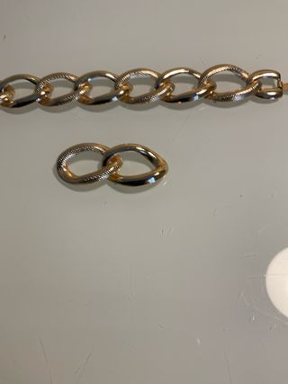 Pulsera eslabones dorados.