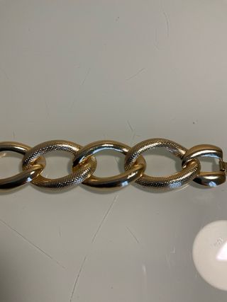 Pulsera eslabones dorados.