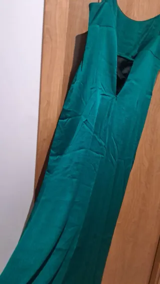 Vestido de fiesta verde con flores