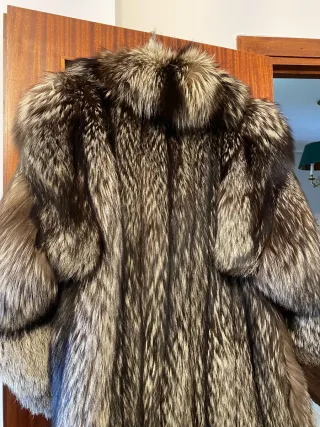 Abrigo de piel zorro plateado