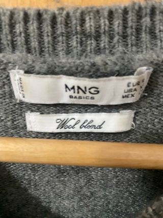 Jersey gris adornado con cristales