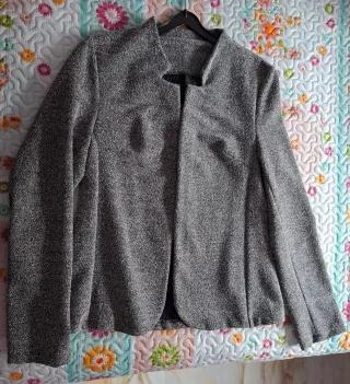 Chaqueta corta mezcla  blanca y negra