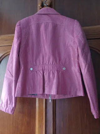 Cazadora rosa con rayas