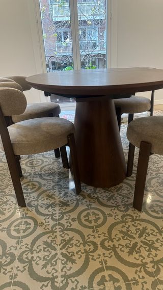 Mesa de comedor ovalada de madera