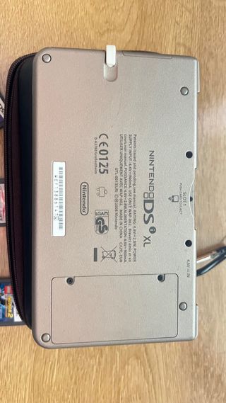 Nintendo DSi XL Negra + 3 Juegos