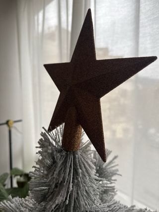 Árbol de Navidad Verde con Estrella Marrón