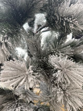 Árbol de Navidad Verde con Estrella Marrón