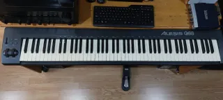 Teclado Controlador Alesis Q88 USB 88 Teclas