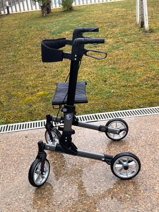 Andador plegable con asiento y respaldo