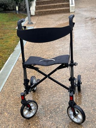 Andador plegable con asiento y respaldo
