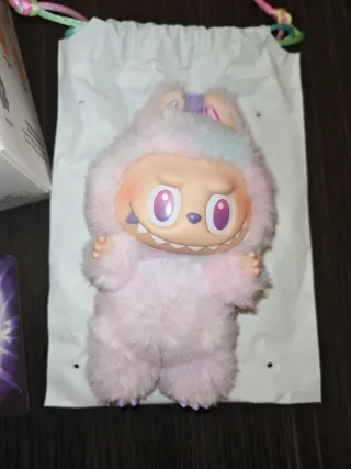 Labubu Luck Big into Energy Colección