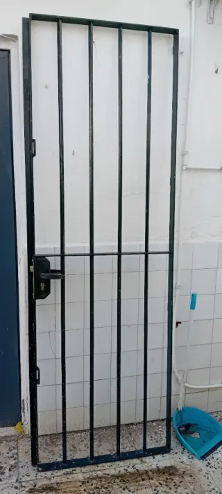 Reja de hierro macizo