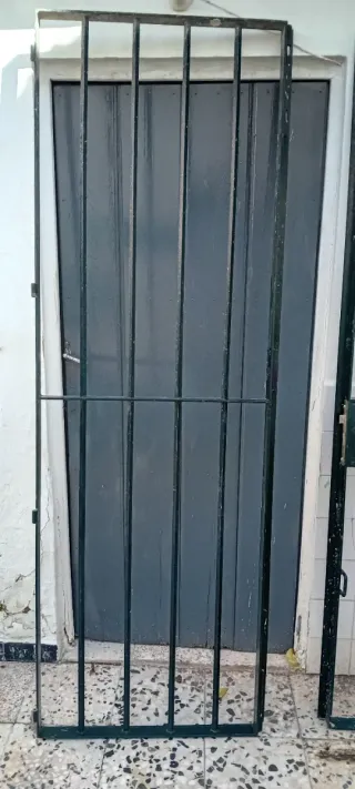 Reja de hierro macizo