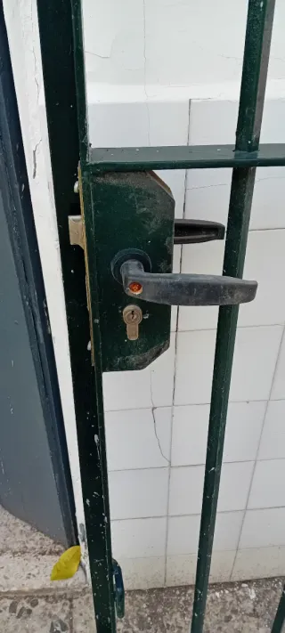 Reja de hierro macizo