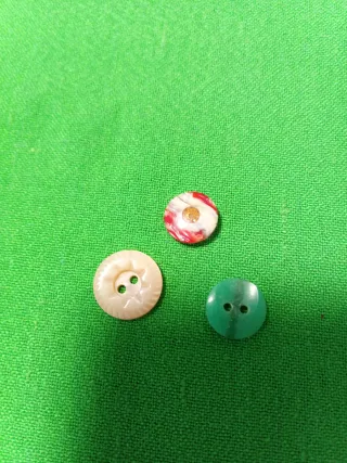 Lote 5, botones surtidos