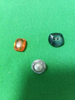 Lote 5, botones surtidos