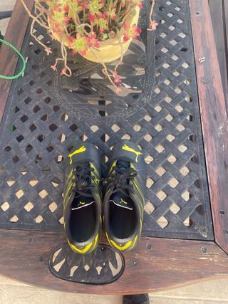 Botas de fútbol Puma niños negras y amarillas