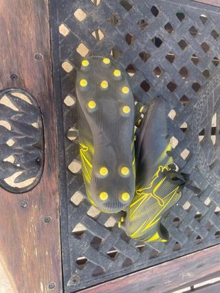 Botas de fútbol Puma niños negras y amarillas