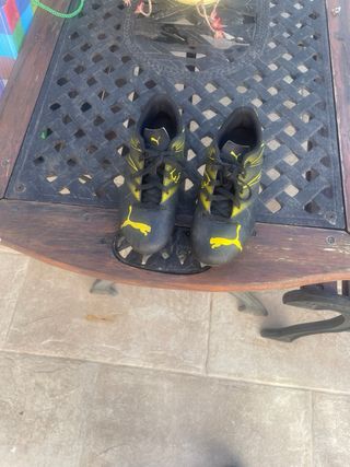 Botas de fútbol Puma niños negras y amarillas