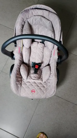 Asiento de coche para bebé sin usar. Como NUEVO.