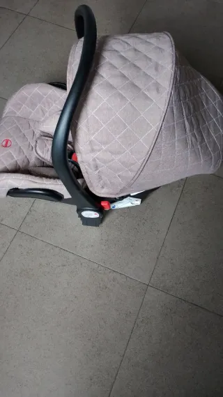 Asiento de coche para bebé sin usar. Como NUEVO.