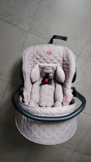 Asiento de coche para bebé sin usar. Como NUEVO.
