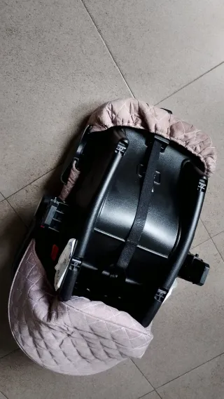 Asiento de coche para bebé sin usar. Como NUEVO.