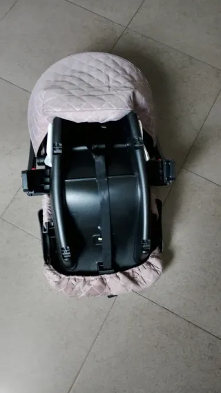 Asiento de coche para bebé sin usar. Como NUEVO.