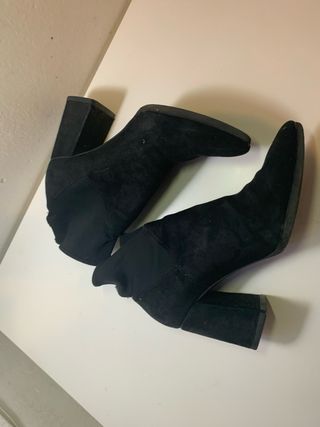 Botines Stradivarius negros tacón